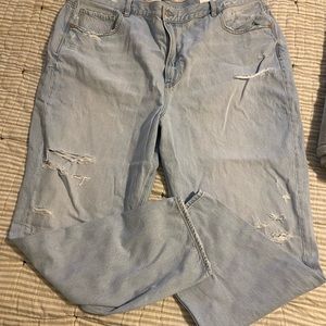 AMERICAN EAGLE MOM JEANS. NWT. SIZE 22 LONG